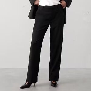 Banana Sculpted Stretch Straight Trouser in Black